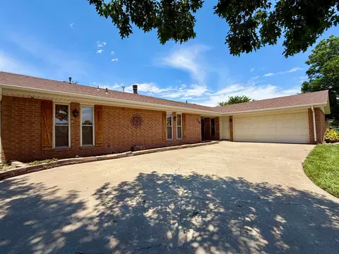 Exterior - 110 Pinehurst Street Borger Tx 79007 St, Borger, TX 79007 photo 5 of 7