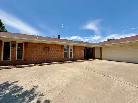 Exterior - 110 Pinehurst Street Borger Tx 79007 St, Borger, TX 79007 photo 4 of 7