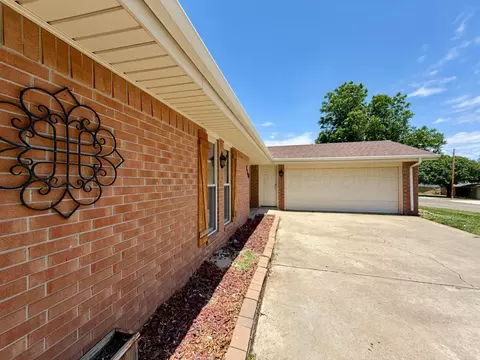Exterior - 110 Pinehurst Street Borger Tx 79007 St, Borger, TX 79007 photo 3 of 7