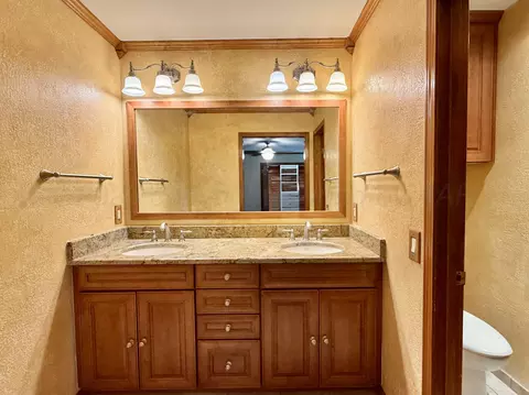 Bath - 110 Pinehurst Street Borger Tx 79007 St, Borger, TX 79007 photo 4 of 6