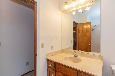 Bath - 4206 Relatta Avenue Amarillo Tx 79110 Ave, Amarillo, TX 79110 photo 2 of 4
