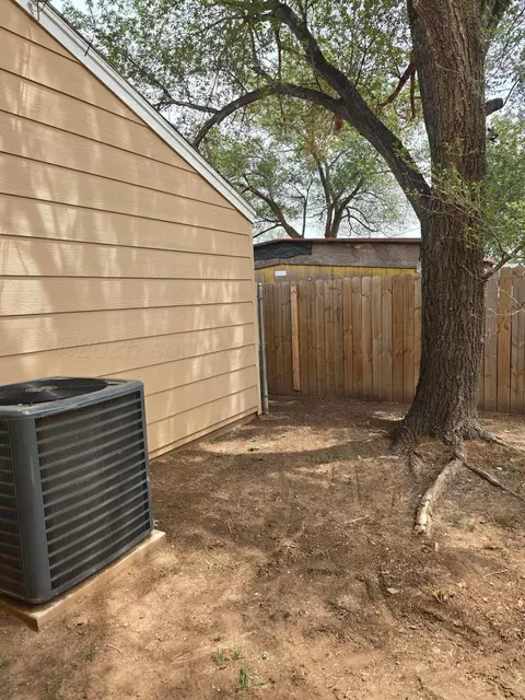 Exterior - 4618 S Ong Street Amarillo Tx 79110-2624 St, Amarillo, TX 79110 photo 3 of 5