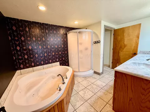 Bath - 6525 Cr E Stratford Tx 79084, Stratford, TX 79084 photo 3 of 3