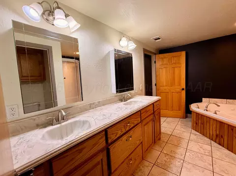 Bath - 6525 Cr E Stratford Tx 79084, Stratford, TX 79084 photo 4 of 4