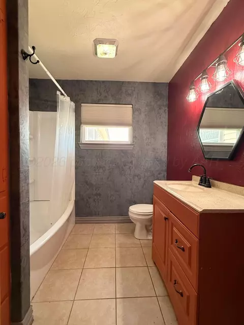 Bath - 6525 Cr E Stratford Tx 79084, Stratford, TX 79084 photo 1 of 3