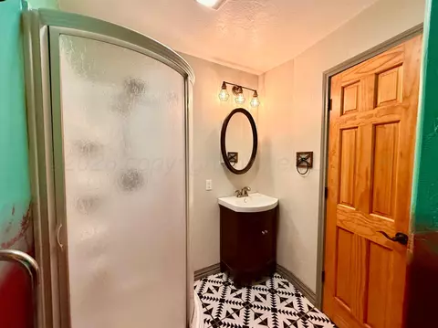 Bath - 6525 Cr E Stratford Tx 79084, Stratford, TX 79084 photo 2 of 3