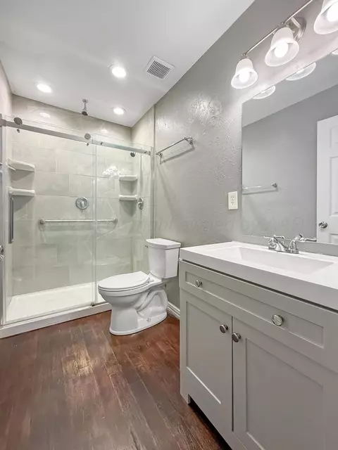 Bath - 119 Ash Street Borger Tx 79007 St, Borger, TX 79007 photo 1 of 3