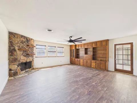 Living - 5103 Mccarty Boulevard Amarillo Tx 79110-3008 Blvd, Amarillo, TX 79110 photo 3 of 4