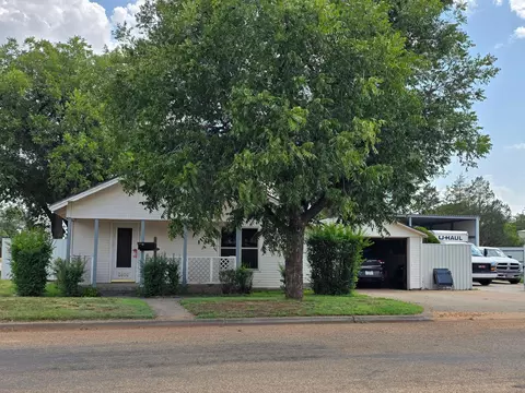 1401 Avenue I Nw Childress Tx 79201, Childress, TX 79201