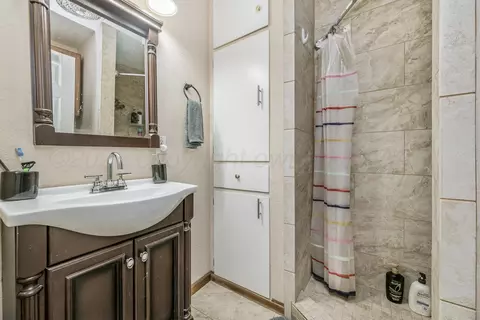 Bath - 1311 Cooley Drive Borger Tx 79007 Dr, Borger, TX 79007 photo 1 of 4