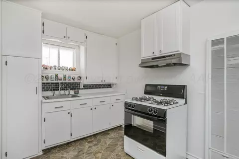 Kitchen - 1311 Cooley Drive Borger Tx 79007 Dr, Borger, TX 79007 photo 4 of 5