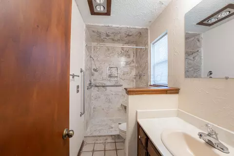 Bath - 4203 Dodson Drive Amarillo Tx 79110-4717 Dr, Amarillo, TX 79110 photo 1 of 2