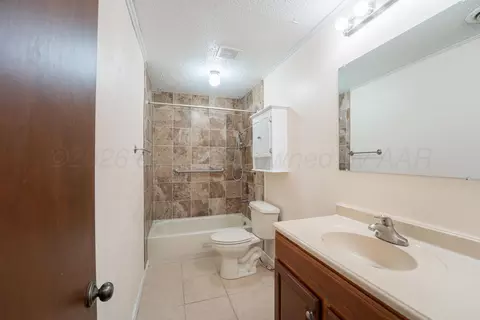 Bath - 4203 Dodson Drive Amarillo Tx 79110-4717 Dr, Amarillo, TX 79110 photo 2 of 2
