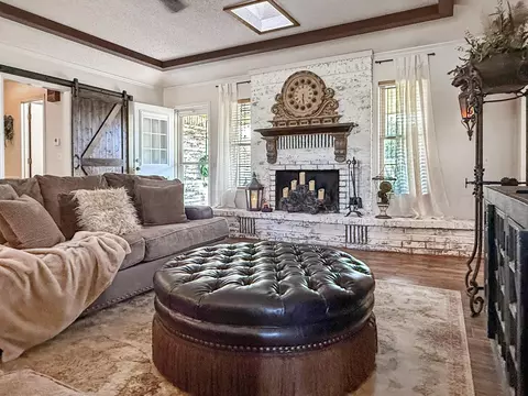 Living - 408 Bois D Arc Borger Tx 79007, Borger, TX 79007 photo 3 of 4
