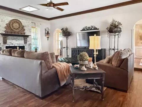 Living - 408 Bois D Arc Borger Tx 79007, Borger, TX 79007 photo 4 of 4