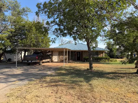 800 Ave H Se Childress Tx 79201, Childress, TX 79201