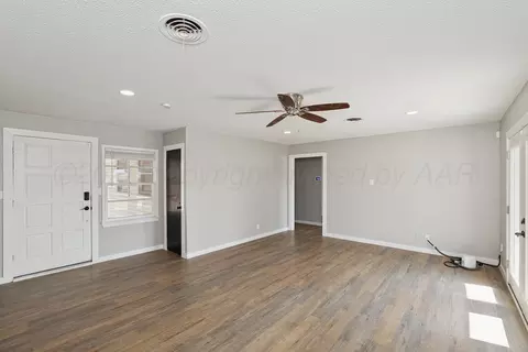 Living - 4304 S Bonham Street Amarillo Tx 79110 St, Amarillo, TX 79110 photo 2 of 3