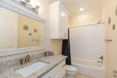 Bath - 9110 Trinity Drive Amarillo Tx 79119 Dr, Amarillo, TX 79119 photo 4 of 6