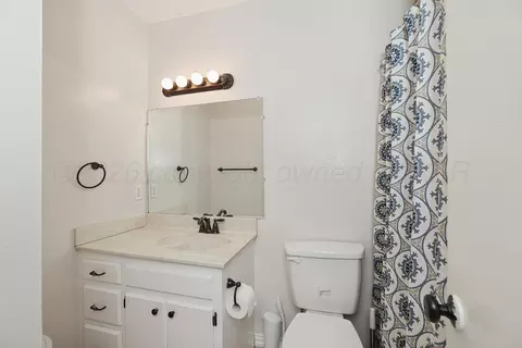 Bath - 5142 Royce Drive Amarillo Tx 79110-3011 Dr, Amarillo, TX 79110 photo 2 of 3