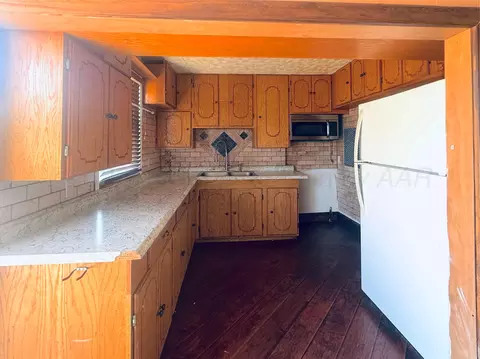 Kitchen - 611 E 3rd Street Dumas Tx 79029-4010 St, Dumas, TX 79029 photo 1 of 1