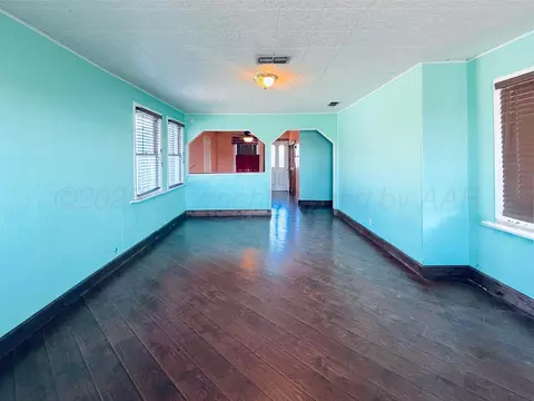 Living - 611 E 3rd Street Dumas Tx 79029-4010 St, Dumas, TX 79029 photo 1 of 1