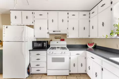 Kitchen - 1301 Cooley Drive Borger Tx 79007 Dr, Borger, TX 79007 photo 4 of 4