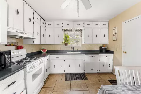 Kitchen - 1301 Cooley Drive Borger Tx 79007 Dr, Borger, TX 79007 photo 3 of 4