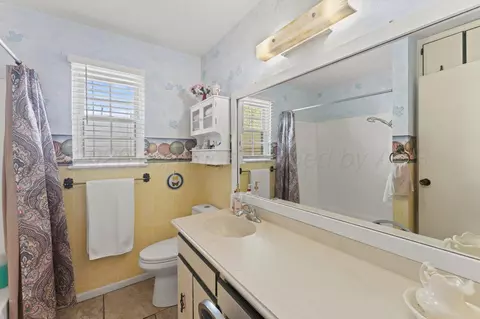 Bath - 1301 Cooley Drive Borger Tx 79007 Dr, Borger, TX 79007 photo 1 of 1