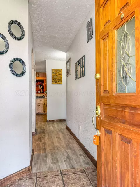Entry Way - 115 Davenport Street Borger Tx 79007 St, Borger, TX 79007 photo 1 of 1