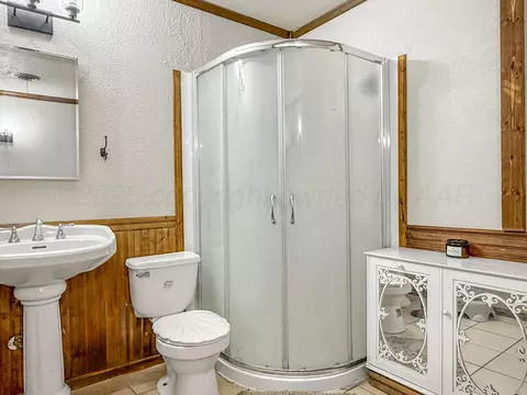 Bath - 115 Davenport Street Borger Tx 79007 St, Borger, TX 79007 photo 1 of 3