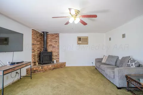 Living - 505 SW 45th Avenue Amarillo Tx 79110 Ave, Amarillo, TX 79110 photo 3 of 3