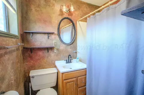 Bath - 505 SW 45th Avenue Amarillo Tx 79110 Ave, Amarillo, TX 79110 photo 2 of 2