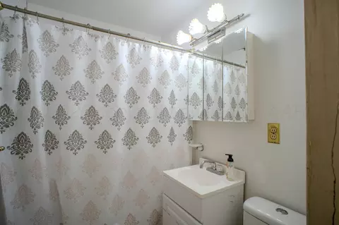 Bath - 505 SW 45th Avenue Amarillo Tx 79110 Ave, Amarillo, TX 79110 photo 1 of 2