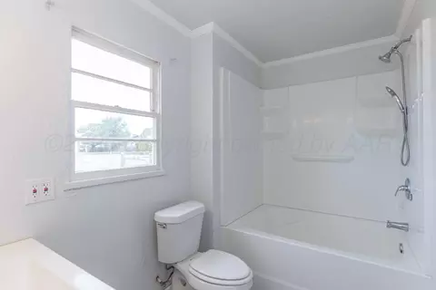 Bath - 2901 S Apache Street Amarillo Tx 79103-5601 St, Amarillo, TX 79103 photo 3 of 5