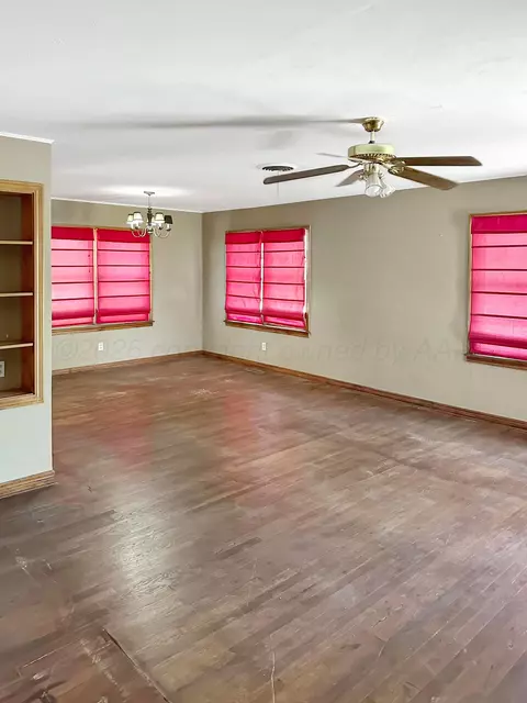 Living - 325 Austin Street Borger Tx 79007 St, Borger, TX 79007 photo 2 of 2
