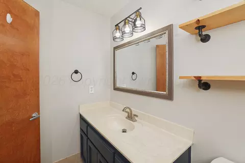 Bath - 1005 Sterling Drive Amarillo Tx 79110-3501 Dr, Amarillo, TX 79110 photo 2 of 3