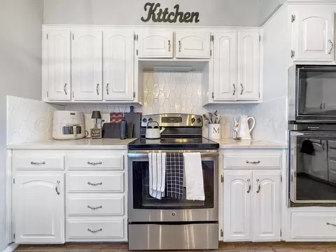 Kitchen - 304 Gardner Street Borger Tx 79007 St, Borger, TX 79007 photo 3 of 4