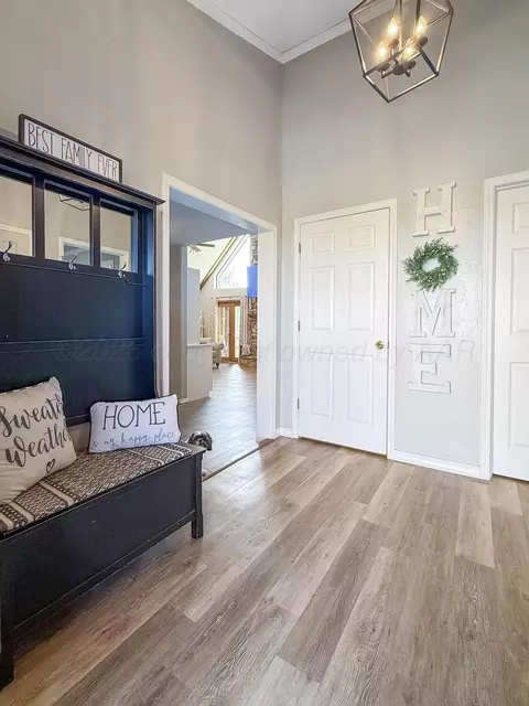 Entry Way - 304 Gardner Street Borger Tx 79007 St, Borger, TX 79007 photo 3 of 6