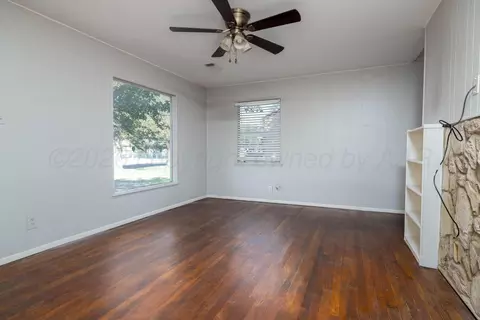 Living - 4219 Gables Street Amarillo Tx 79110-2124 St, Amarillo, TX 79110 photo 2 of 3