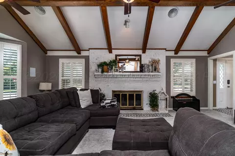 Living - 228 Skycrest Street Borger Tx 79007 St, Borger, TX 79007 photo 2 of 4