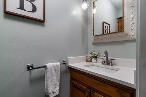 Bath - 228 Skycrest Street Borger Tx 79007 St, Borger, TX 79007 photo 1 of 3