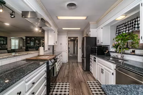 Kitchen - 228 Skycrest Street Borger Tx 79007 St, Borger, TX 79007 photo 2 of 4