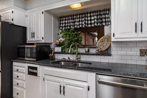Kitchen - 228 Skycrest Street Borger Tx 79007 St, Borger, TX 79007 photo 3 of 4