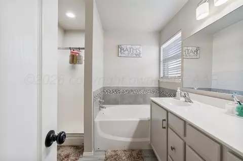 Bath - 1003 Pikes Peak Drive Amarillo Tx 79110-2602 Dr, Amarillo, TX 79110 photo 5 of 5