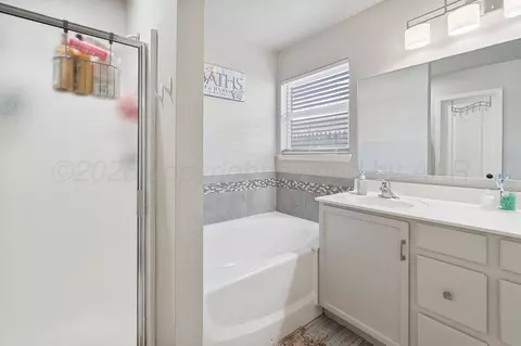 Bath - 1003 Pikes Peak Drive Amarillo Tx 79110-2602 Dr, Amarillo, TX 79110 photo 4 of 5