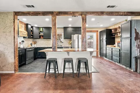 Kitchen - 390 Sun Road Amarillo Tx 79072 Rd, Plainview, TX 79072 photo 2 of 4