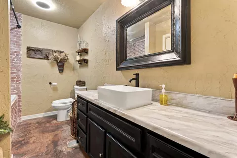 Bath - 390 Sun Road Amarillo Tx 79072 Rd, Plainview, TX 79072 photo 2 of 3