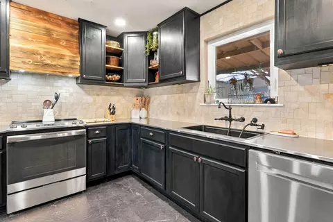Kitchen - 390 Sun Road Amarillo Tx 79072 Rd, Plainview, TX 79072 photo 4 of 4