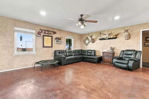 Living - 390 Sun Road Amarillo Tx 79072 Rd, Plainview, TX 79072 photo 1 of 1
