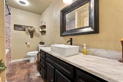 Bath - 390 Sun Road Amarillo Tx 79072 Rd, Plainview, TX 79072 photo 1 of 3